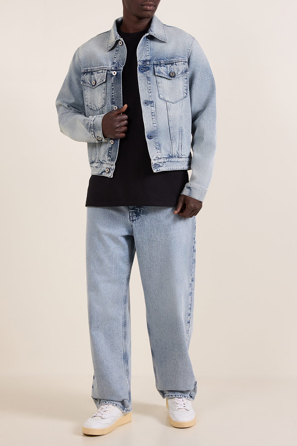 מכנסי ג'ינס ישרים